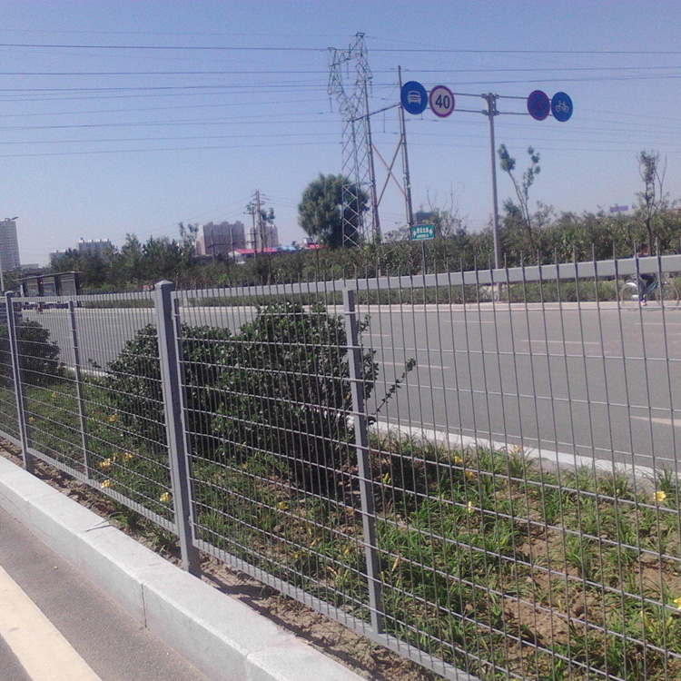 公路護欄網案例